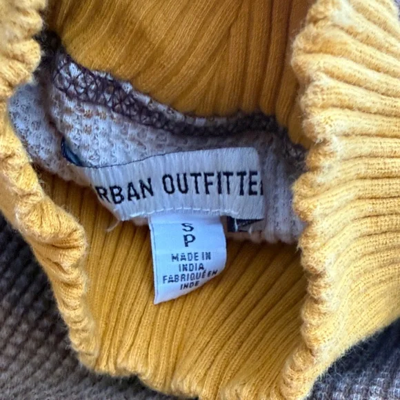 Women’s Urban Outfitters Striped Multicolor Thermal Shirt Size S/P - Picture 3 of 4